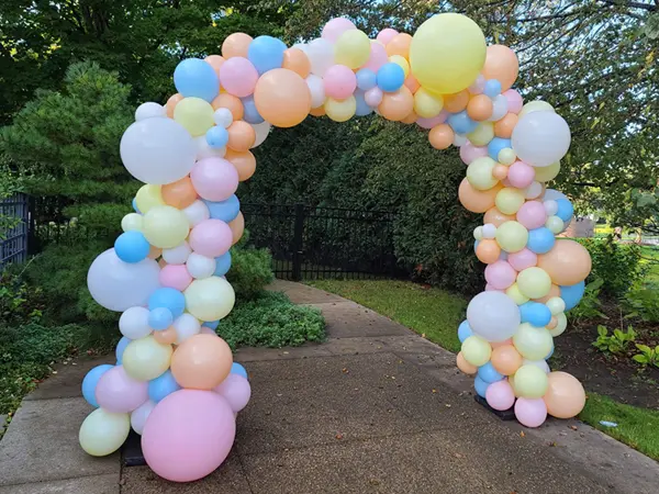 Trang trí cổng bằng bong bóng( Nguồn ảnh: Balloons by Tommy)