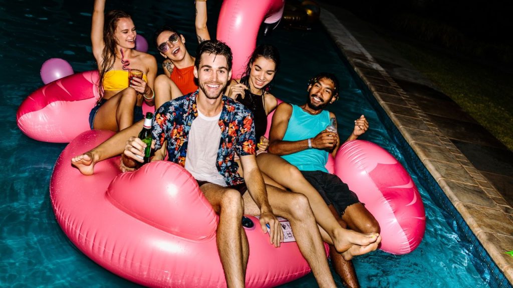 Những lợi ích khi tổ chức pool party