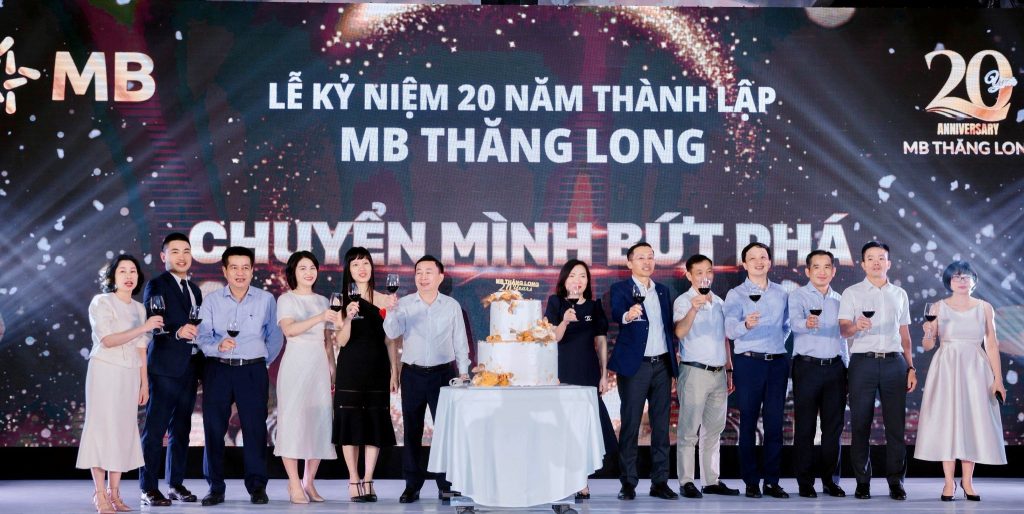 Mẫu Backdrop 20 năm thành lập MB Bank Thăng Long - (Nguồn ảnh: news.mbbank.com.vn)