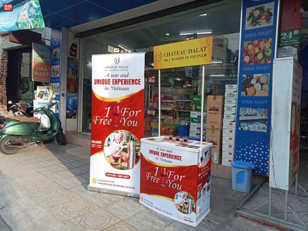 Standee tại một số điểm sampling sản phẩm