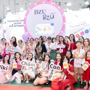 Chụp hình lưu niệm trong chương trình Vietbaby Fair Hà Nội của BZU BZU