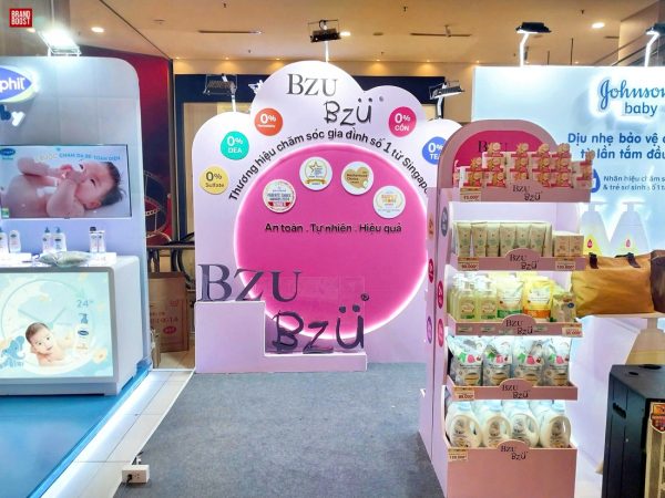 booth của chương trình tư vấn đổi quà BZU BZU tại Aeon