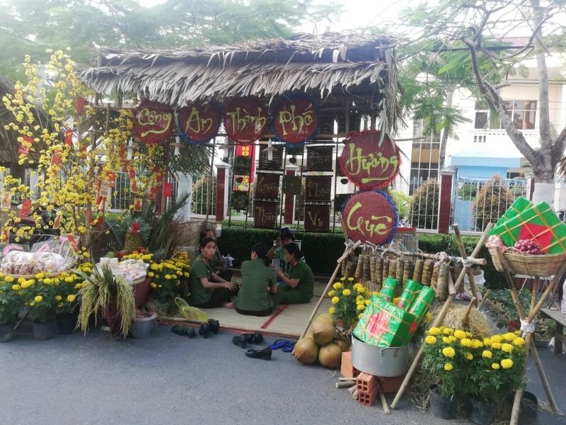 Trang trí gian hàng ẩm thực ngày Tết