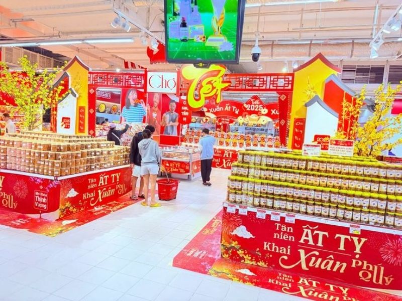Trang trí gian hàng ngày Tết