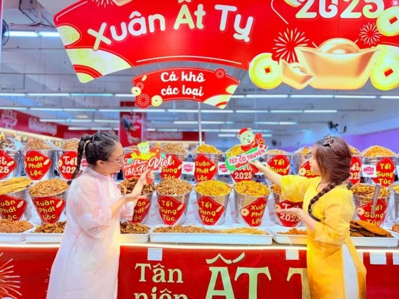 Trang trí gian hàng ngày Tết