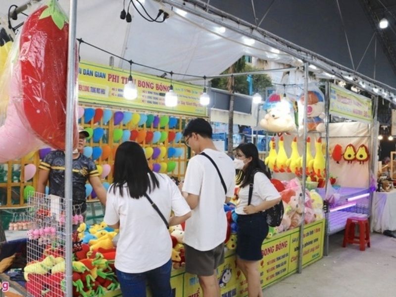Gian hàng trò chơi dân gian Phi tiêu bong bóng