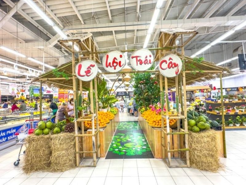 Gian hàng "Lễ hội trái cây" làm bằng tre