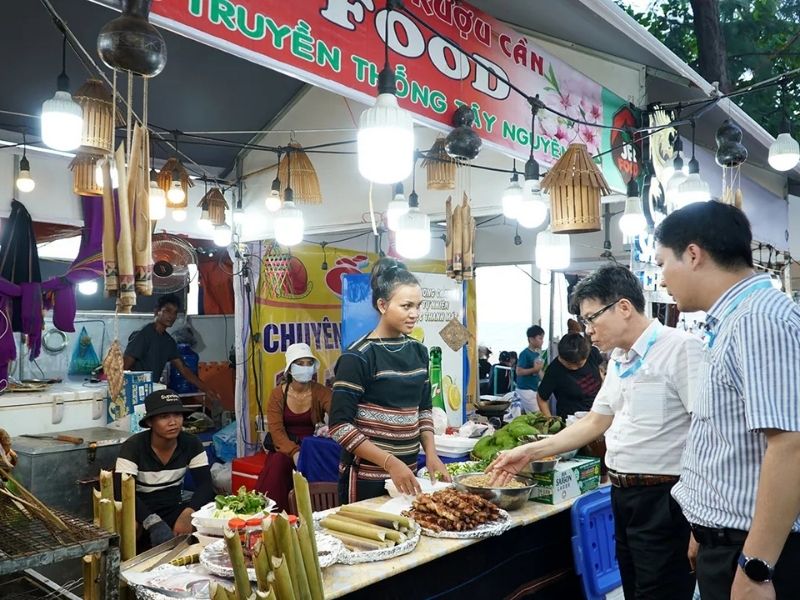 Gian hàng ẩm thực