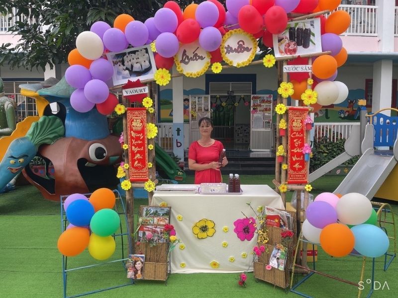 Gian hàng ẩm thực trường mầm non Hoa Phượng